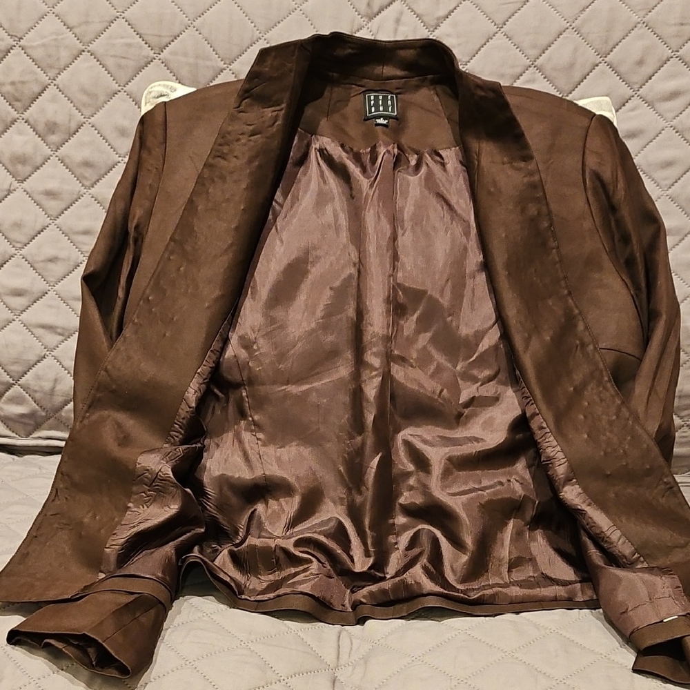Due Per Due Brown Blazer with Deep Red Embroidery and Mandarin Collar - Picture 15 of 16